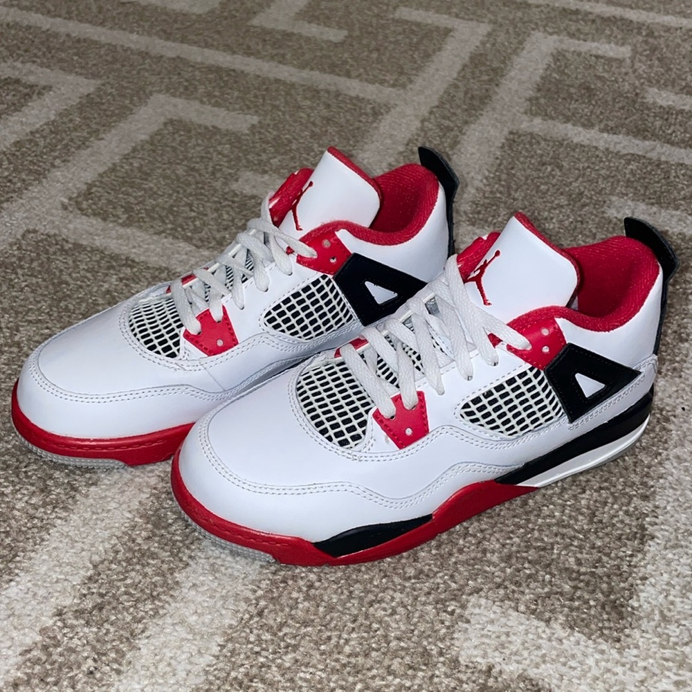 Boys Nike Jordan Size 2 Sneaker